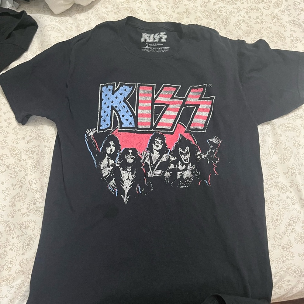 Kiss Graphic Tee